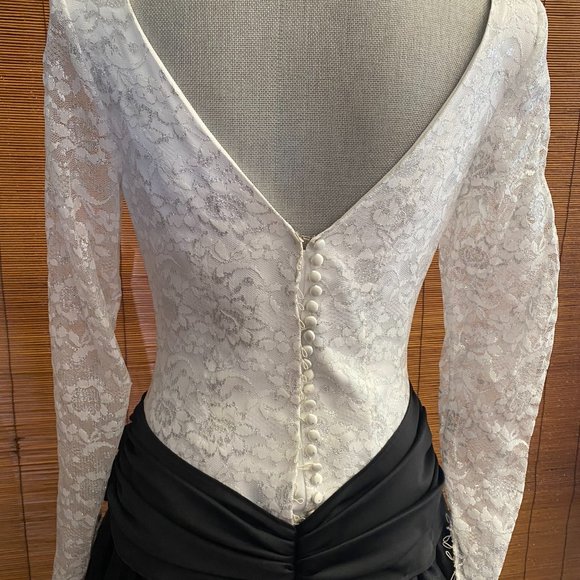 Vintage Black & White Lace Gown Size 10 Please note measurements - Picture 6 of 6